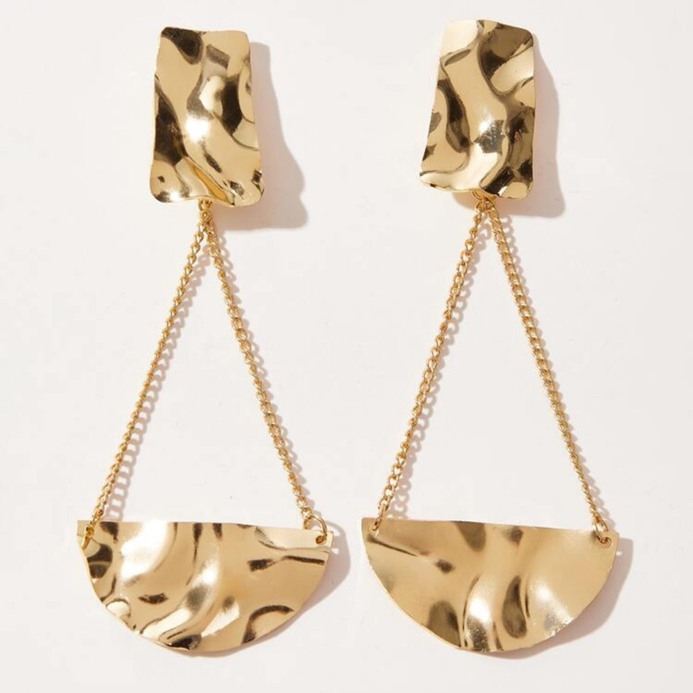 Elegant Gold Statement Dangle Earrings